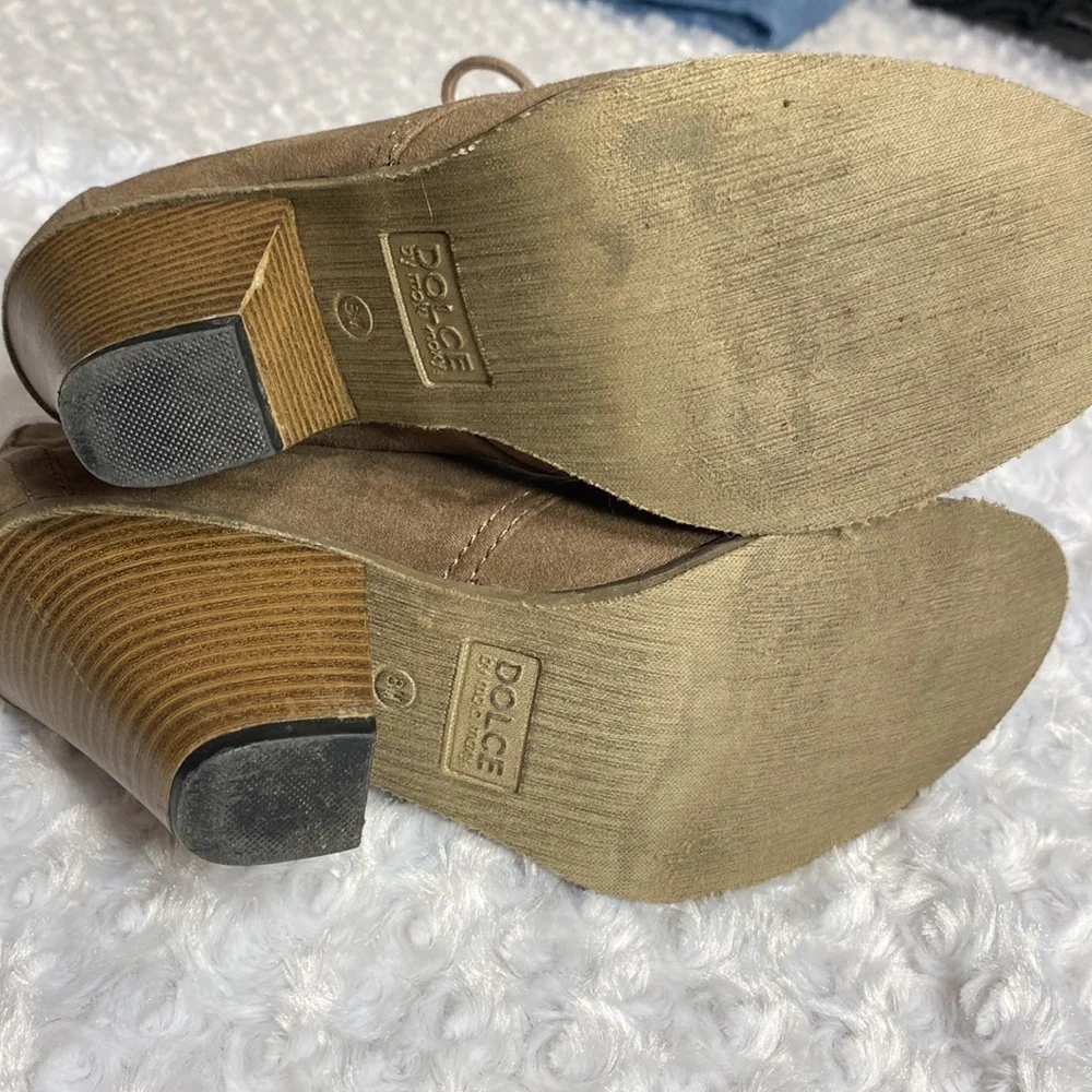 Dolce by Mox Moxy ankle booties tie size 8 “Dusty” faux suede neutral